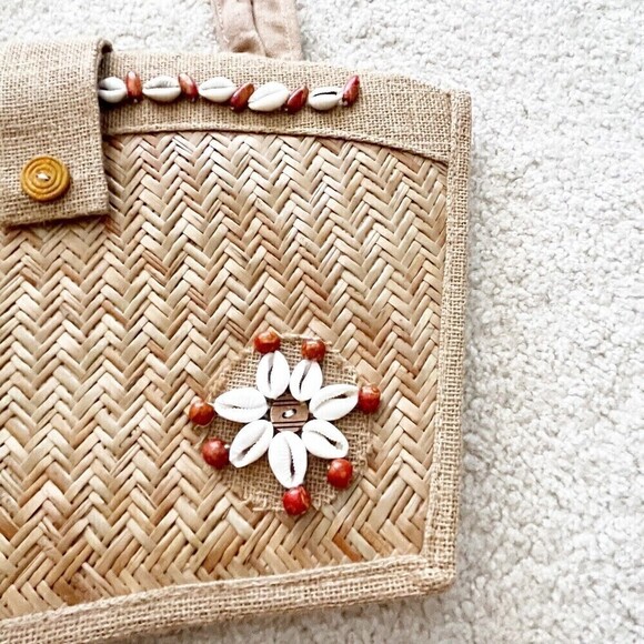 Vintage Woven Straw Handbag Tote Seashell Rattan Travel Beach Boho Aloha 70s 80s - Picture 3 of 13
